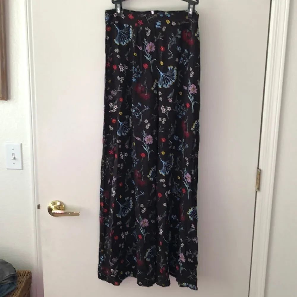 Sadie & Sage Wide Leg pants size S. NWOT Floral